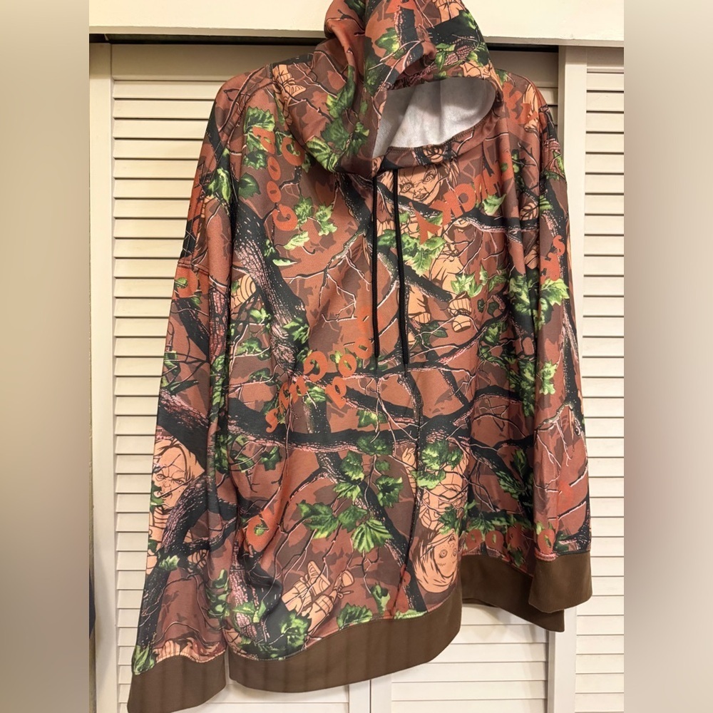 Camo Print Chucky Men’s Sz L Long Sleeved Hoodie Sweatshirt Sweater NEW